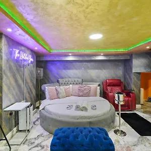 hidden-gem-lt-properties-jaccuzi-bath-superkingsize-bed.cambridgehotelsuk.com/