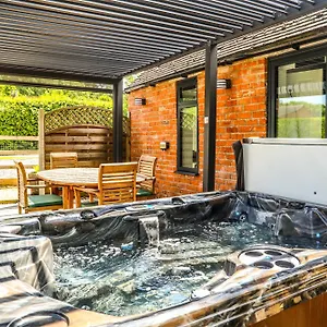 Holiday home With Hot Tub - Near And Tewkesbury, Cheltenham